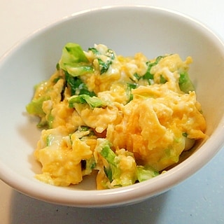サラダ菜とチーズの卵炒め